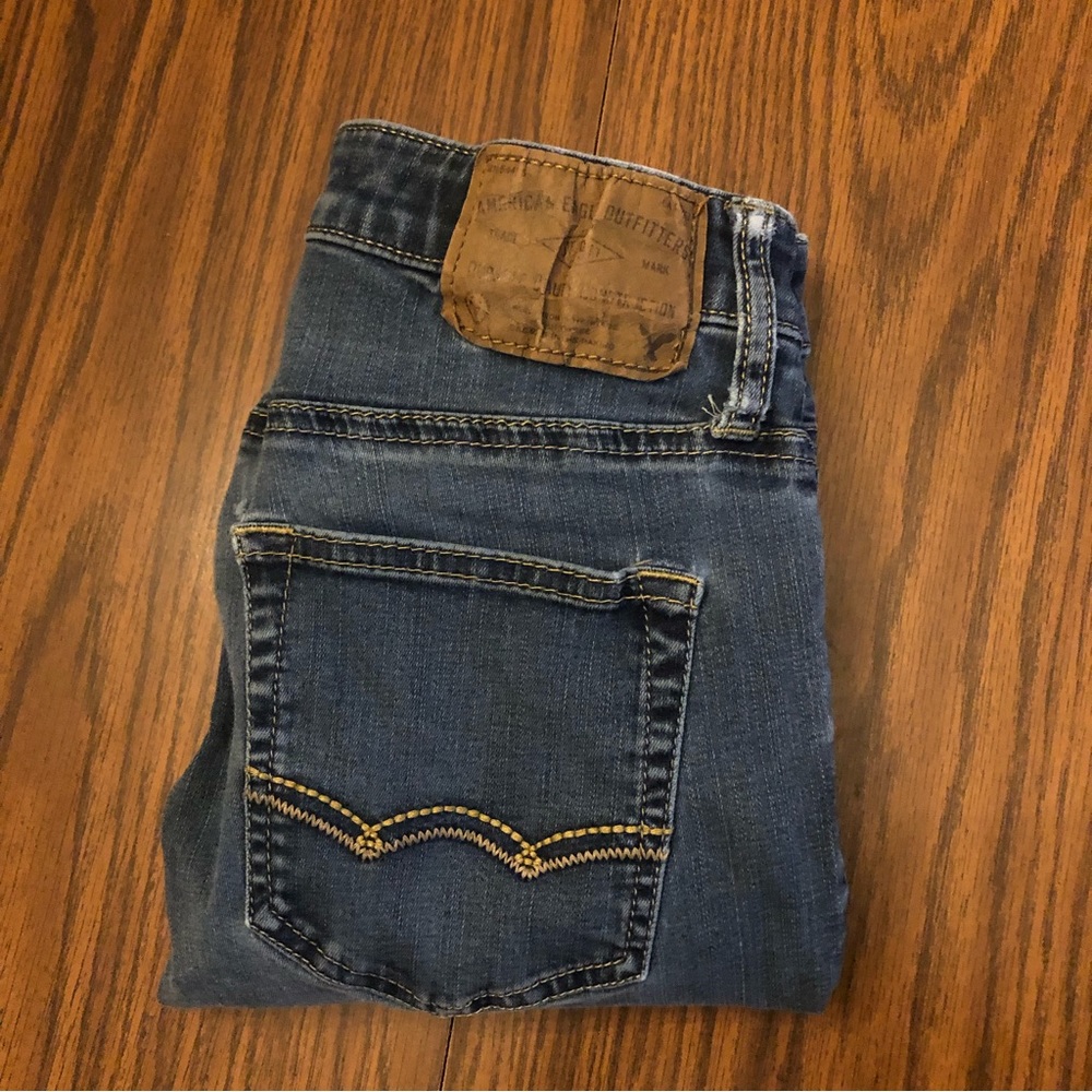 American Eagle 26x28 skinny jeans.